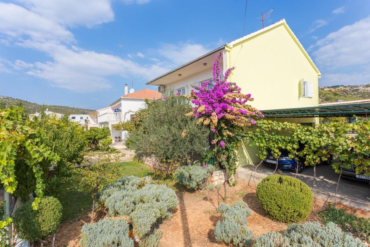 Seaside Holiday House Poljica, Trogir - 5161 マリナ エクステリア 写真