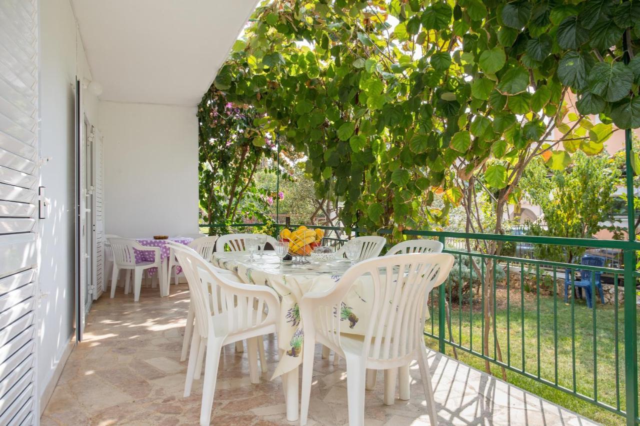 Seaside Holiday House Poljica, Trogir - 5161 マリナ エクステリア 写真