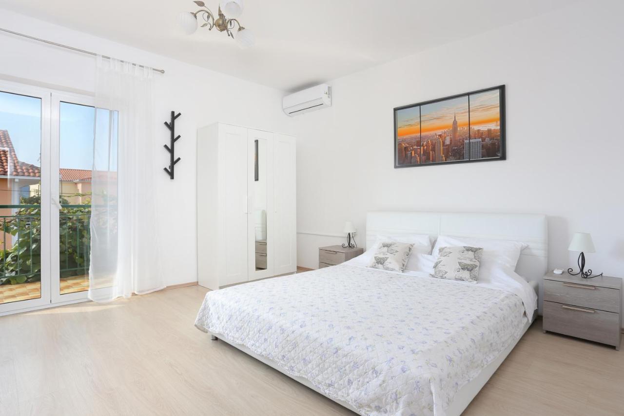 Seaside Holiday House Poljica, Trogir - 5161 マリナ エクステリア 写真